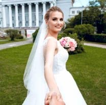 девушка с букетом